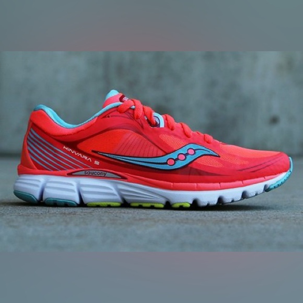 Saucony Kinvara 5 Running Shoes, Women's Size 9 in Coral